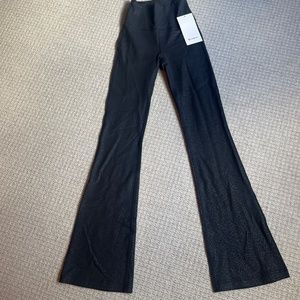 Lululemon Grove SHR Flare Pant Nulu